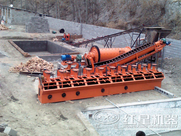 石灰石球磨機(jī)現(xiàn)場設(shè)備搭配安裝