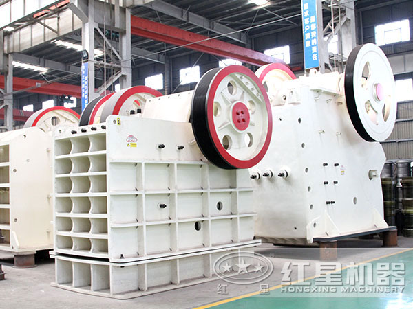 型號(hào)類型不一的顎式破碎機(jī)展示 型號(hào)類型不一的顎式破碎機(jī)展示