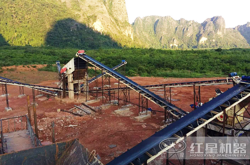 皮帶輸送機(jī)作業(yè)現(xiàn)場(chǎng) 皮帶輸送機(jī)作業(yè)現(xiàn)場(chǎng)