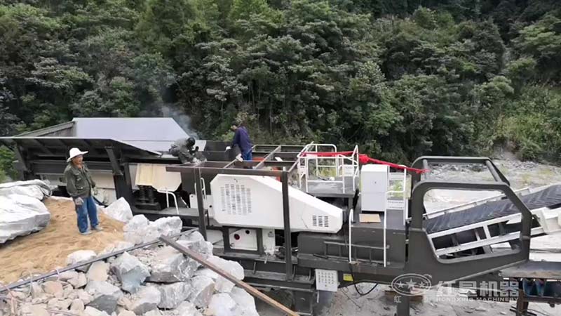 移動式建筑垃圾處理生產線現(xiàn)場